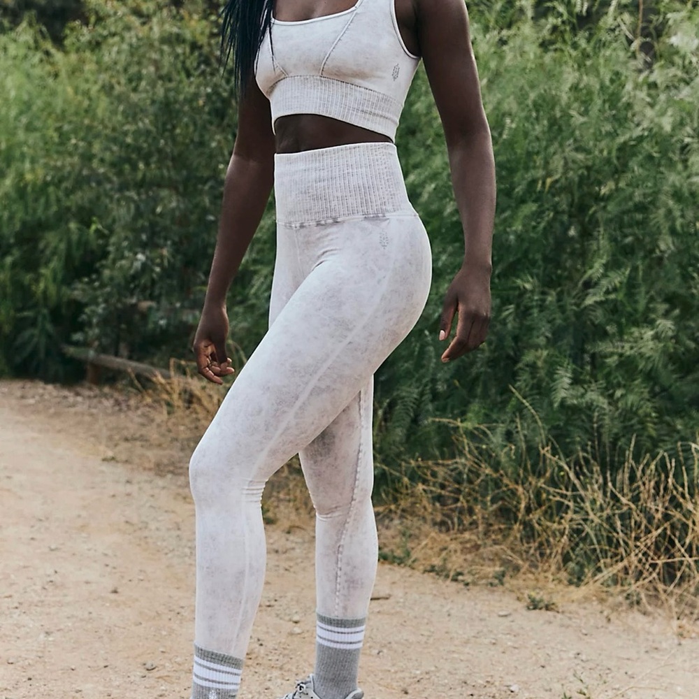 FREE PEOPLE MOVEMENT Good Karma Leggings: Ice Gray